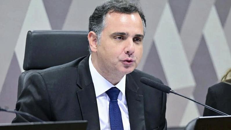 Rodrigo Pacheco oficializa filiação ao PSB e não confirma candidatura