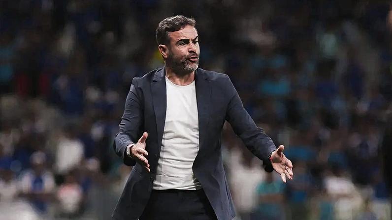 Artur Jorge celebra a primeira vitória do Cruzeiro no Brasileirão