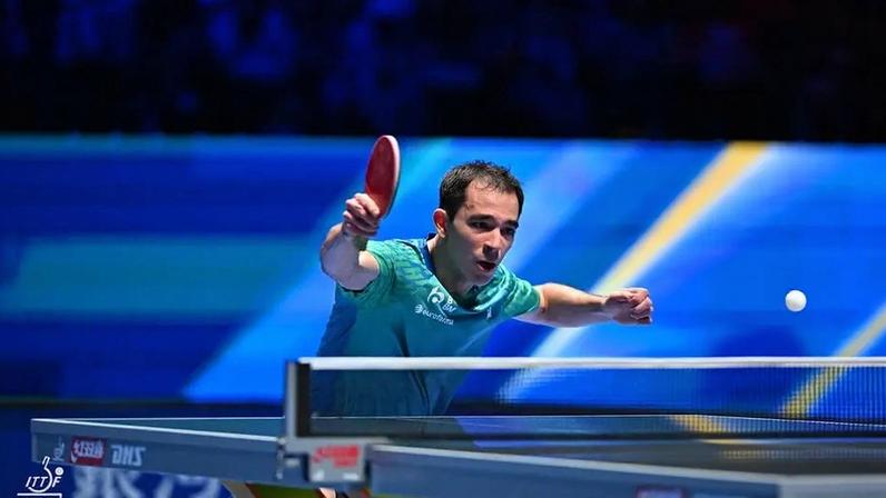 Hugo Calderano em uma das vitórias na Copa do Mundo em Macau (Foto: Divulgação/ITTF)