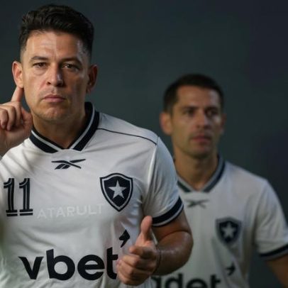 Botafogo vence Vasco de virada com golaço de Matheus Martins