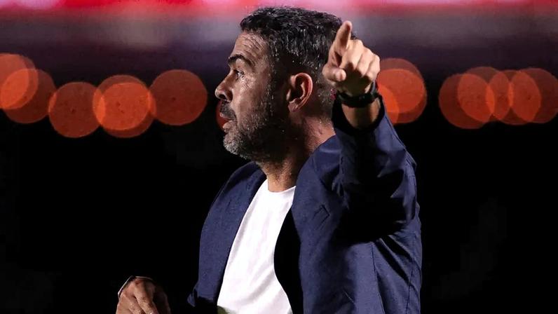 Artur Jorge projeta estreia do Cruzeiro na Libertadores