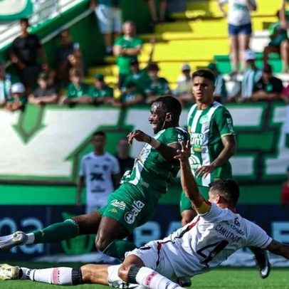 Chapecoense e Vitória empatam em Chapecó