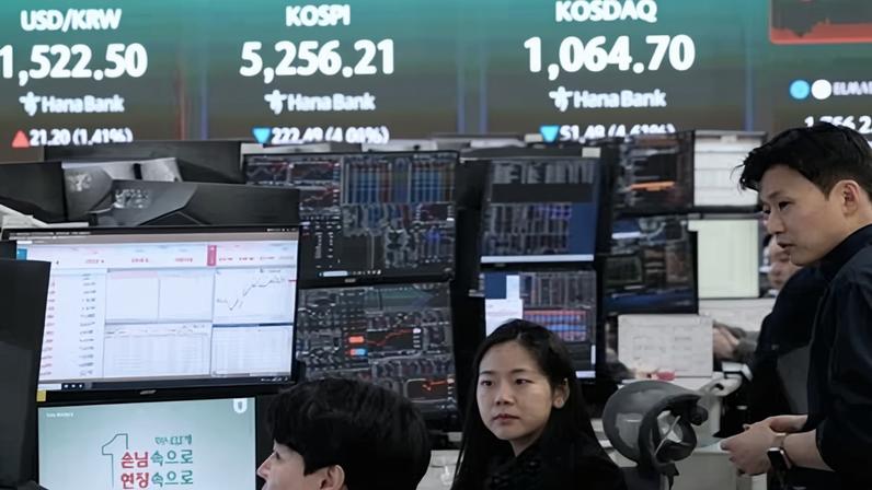 Preço do petróleo sobe e mercados recuam após aviso de Trump sobre o Irã