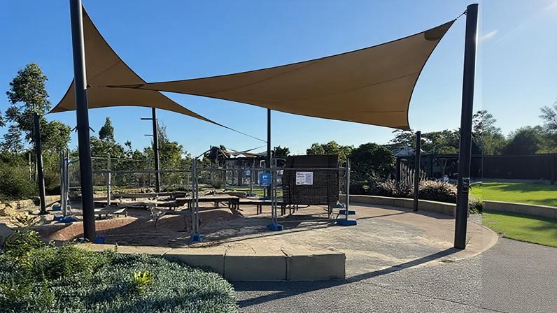 Parque infantil de Sydney é fechado novamente por madeira com substância negra