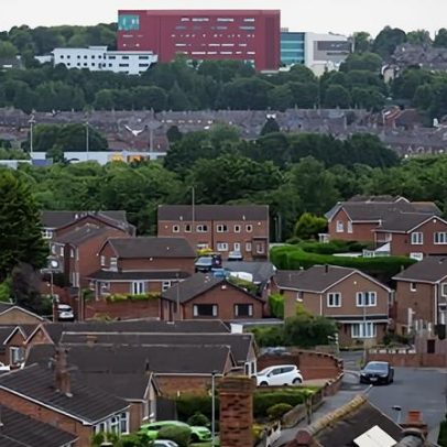Homem e mulher presos sob suspeita de homicídio em Barnsley após colisão