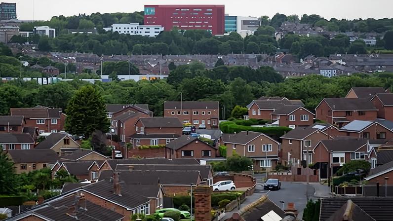 Homem e mulher presos sob suspeita de homicídio em Barnsley após colisão