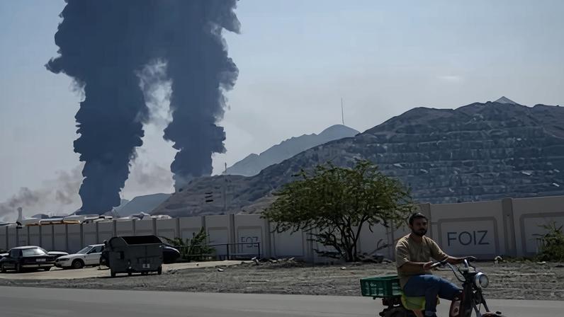Britânicos detidos nos Emirados frustram-se com intervenção inócua