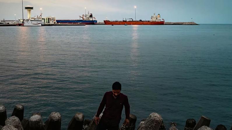 Aumento do tráfego no Estreito de Ormuz anima investidores globais: no final de semana, 21 navios transitaram pela hidrovia