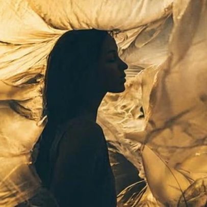O que saber sobre a prática controversa da meditação orgástica