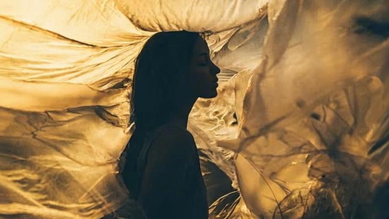 O que saber sobre a prática controversa da meditação orgástica