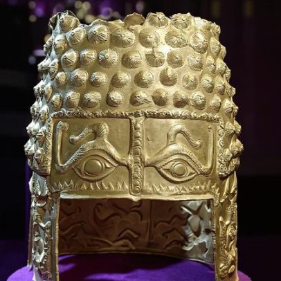 Elmo de ouro antigo é recuperado após roubo em museu holandês