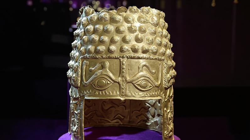 Elmo de ouro antigo é recuperado após roubo em museu holandês