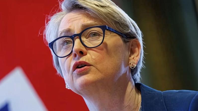 Coalizão internacional busca resgatar navios presos no estreito de Hormuz