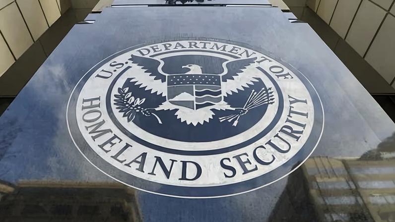 Trump emite ordem para pagar todo o staff do DHS durante paralisação parcial