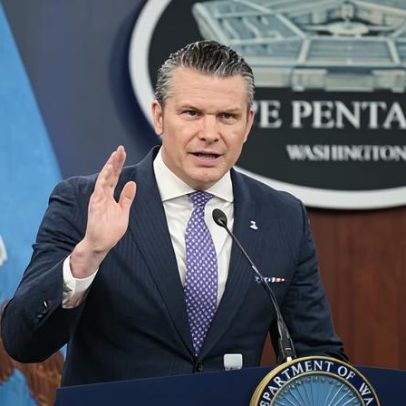Pete Hegseth autoriza tropas a portar armas pessoais em bases militares