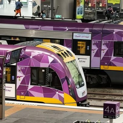 Passageiros ficam horas em pé em trens de Victoria com bilhetes gratuitos