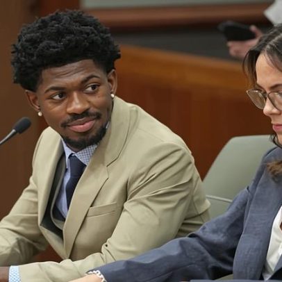 Juiz decide retirada de acusações contra Lil Nas X por agressão após tratamento