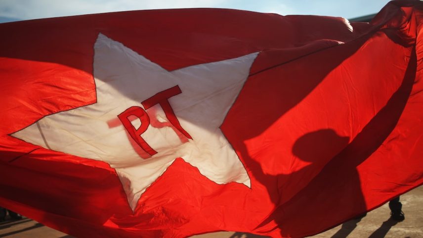 Votos de entregadores e motoristas de aplicativos se tornaram um campo de batalha central para tentativa de reeleição do presidente (Foto: Mario Tama/Getty Images)