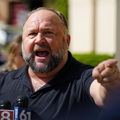 Ex-funcionário da InfoWars afirma que o trabalho era absurdo e mentiras
