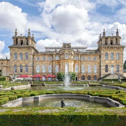 Deuses, imperadores e águias restaurados no telhado do Blenheim Palace