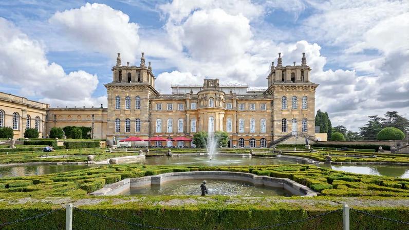 Deuses, imperadores e águias restaurados no telhado do Blenheim Palace