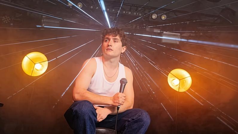 Poeta enfrenta masculinidade tóxica enquanto manosfera perde força