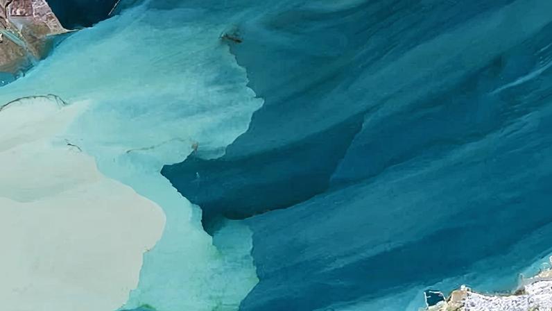 Oil from the wreck of the Shahid Bagheri mixes with sediment washed into the Khuran strait after rainfall in a 28 March satellite image.
