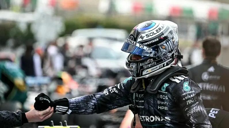 O italiano Kimi Antonelli, da Mercedes, lidera a temporada da Fórmula 1 (Foto: Philip FONG / AFP)