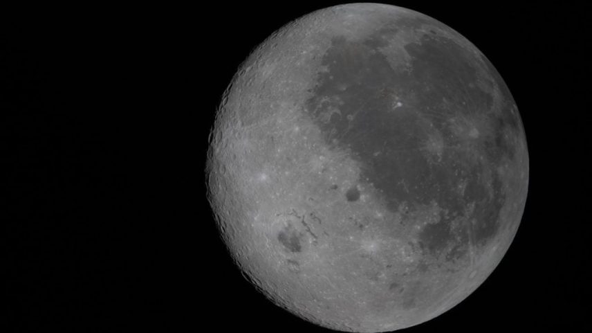 Foto da lua enviada pela equipe da missão Artemis II, que iniciou trajetória de retorno à Terra – foto: NASA/AFP