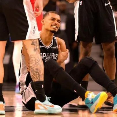 Wembanyama se lesiona, Spurs vencem Sixers em jogo da NBA
