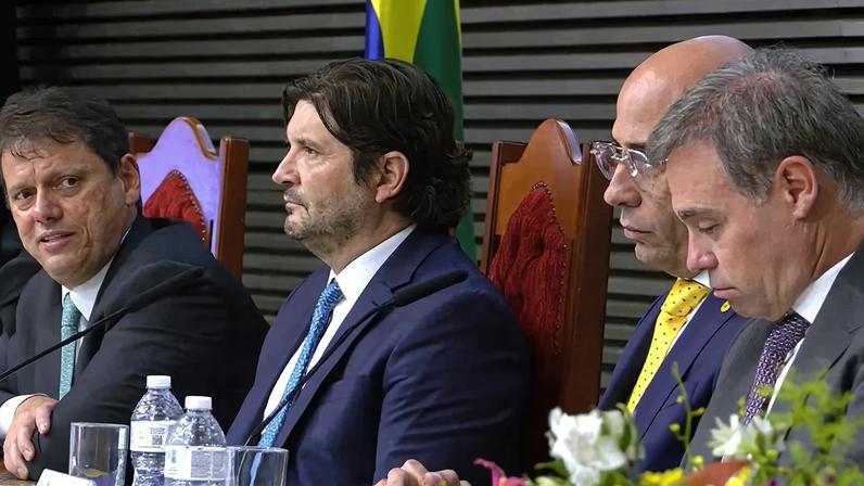 Alesp concede Colar de Honra ao Mérito a André Mendonça