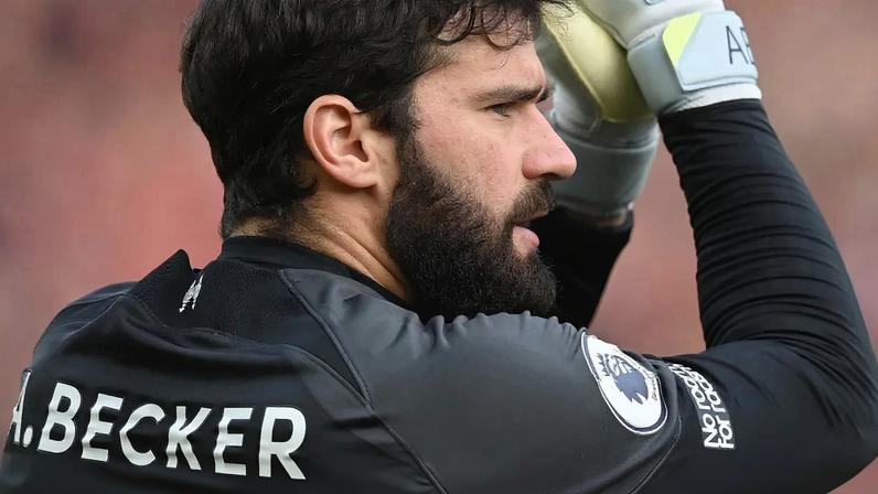 Alisson comenta lesão e perspectiva de retorno para a Copa
