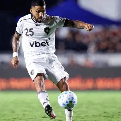 Botafogo vence Vasco em São Januário e Allan celebra vitória