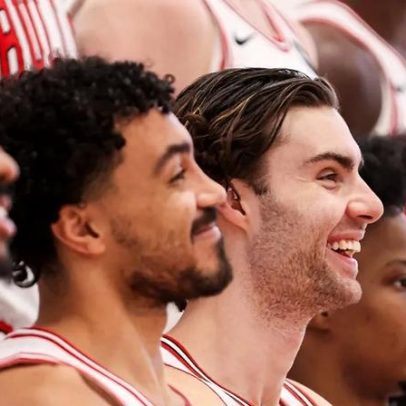 Bulls se igualam aos Suns na corrida pelos playoffs