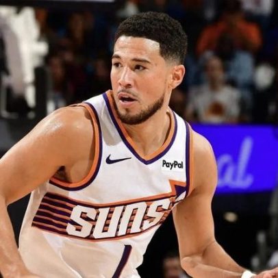 Devin Booker atinge marcas de Michael Jordan e Kobe Bryant