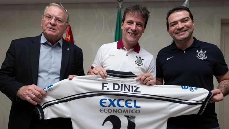 Diniz envia recado ao Corinthians: loucura máxima em vídeo