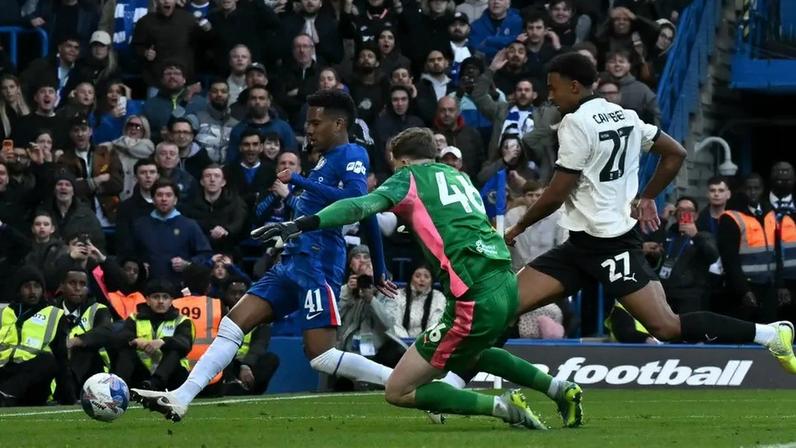 Europeus reagem a prêmio de Estevão em goleada do Chelsea
