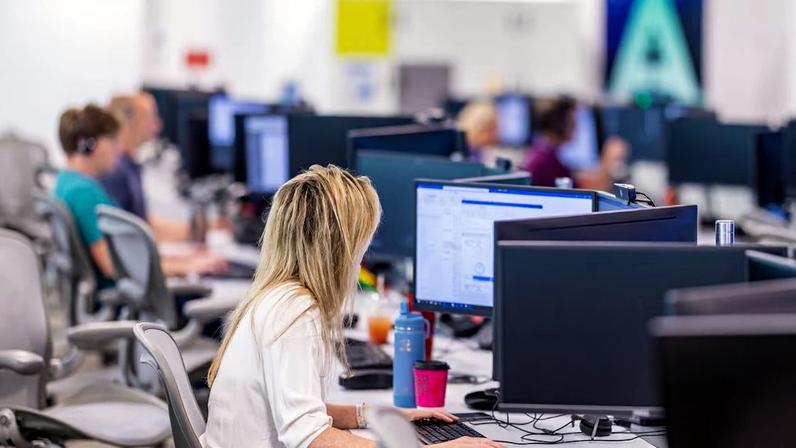 Agente de IA Júnior custa US$ 2 mil/mês e avança em empresas