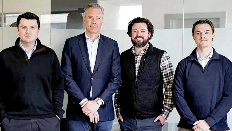 Eamonn Austin, Thijs Hovers, Frank Austin e Floris Van Beurden (da esquerda para a direita) de Lucerne Capital e Bramble Run