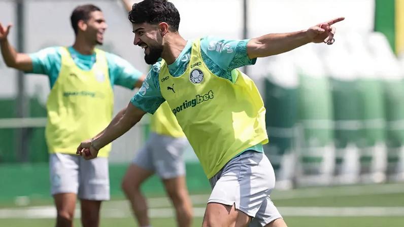 O atacante Flaco López completou 200 jogos com a camisa do Verdão (Foto: Cesar Greco/Palmeiras/by Canon)