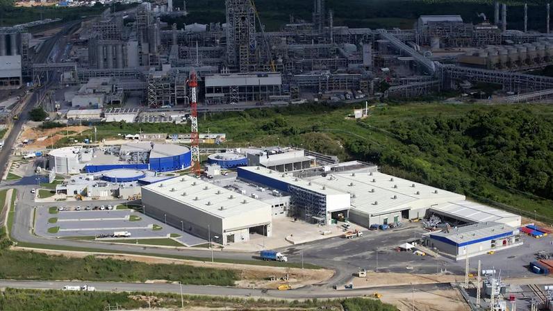 Após perdas bilionárias, empresa avalia alternativas para enfrentar vencimentos de dívida e preservar liquidez (Fonte: Susana Gonzalez/Bloomberg)