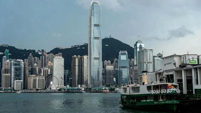 Vista do centro financeiro de Hong Kong: Zhongji Innolight busca listagem dupla para expandir acesso a investidores