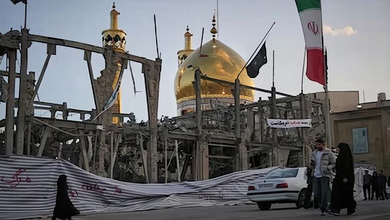 Edificios destruidos por los ataques aéreos de Israel y EE UU, el sábado en la localidad iraní de Zanjan.