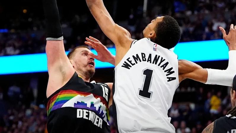 Nikola Jokic faz história; Nuggets vencem Spurs na prorrogação