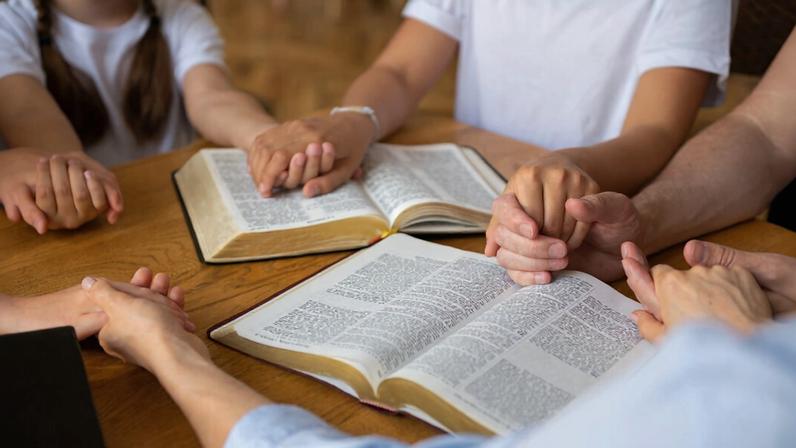 Por que grupos pequenos são preferidos para estudar a Bíblia