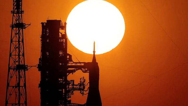 Nasa lança primeira missão lunar tripulada em meio século