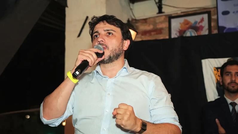Renan Santos lança candidatura antissistema e confronta ex-governadores