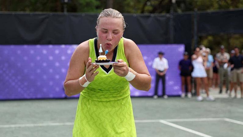 Shnaider diz que jogar no aniversário aumenta pressão