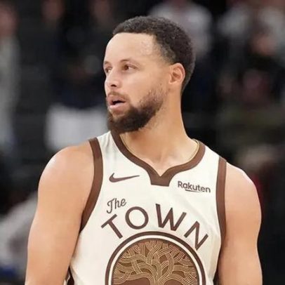 Steve Kerr celebra retorno de Stephen Curry às quadras