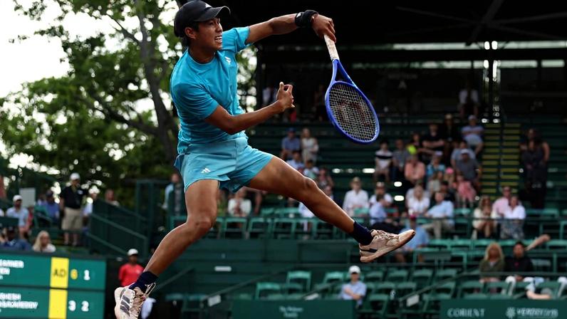Tien estreia em Houston e celebra dobrar vitórias no saibro